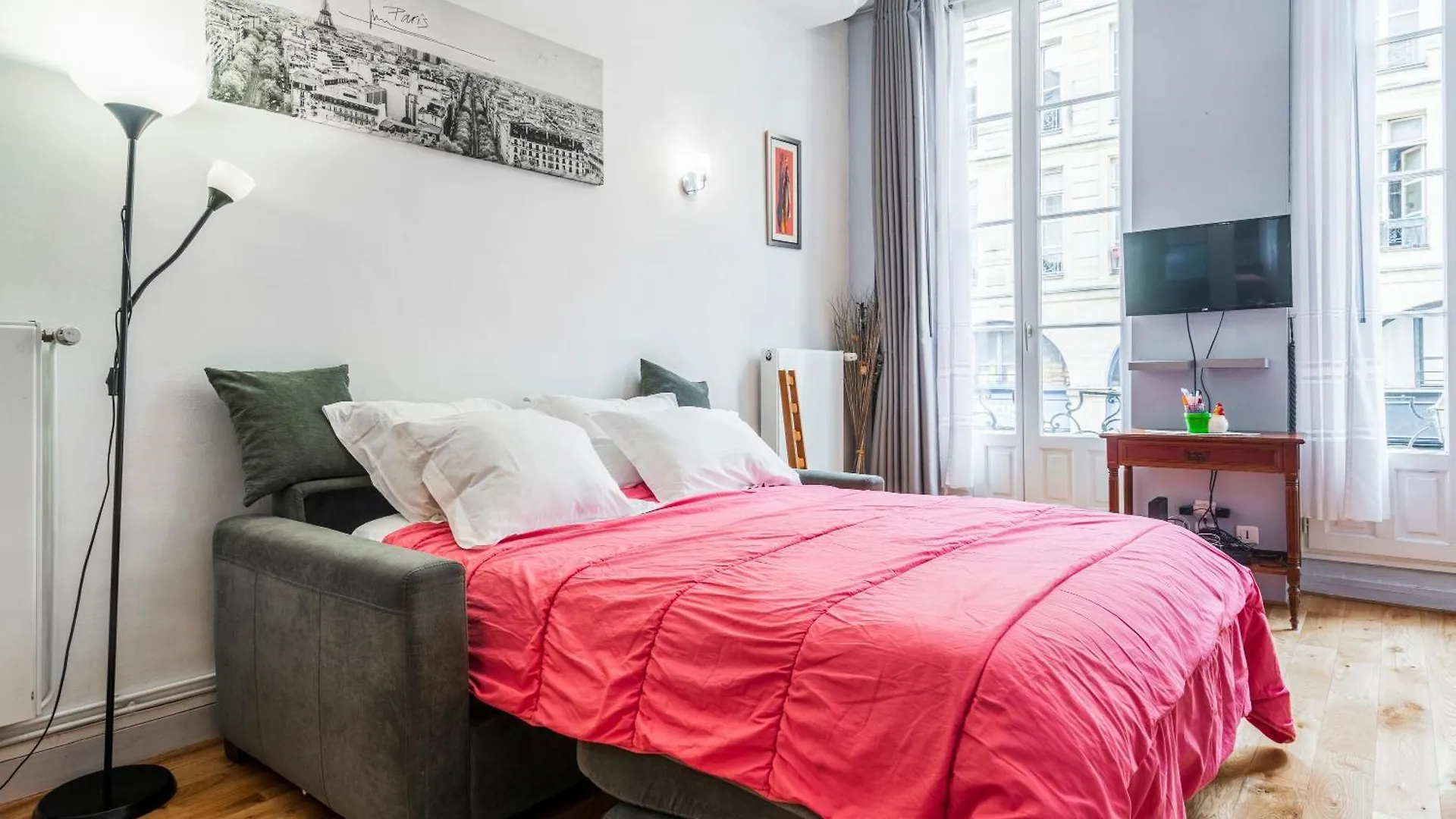 Apartment Louvre Chatelet Paris