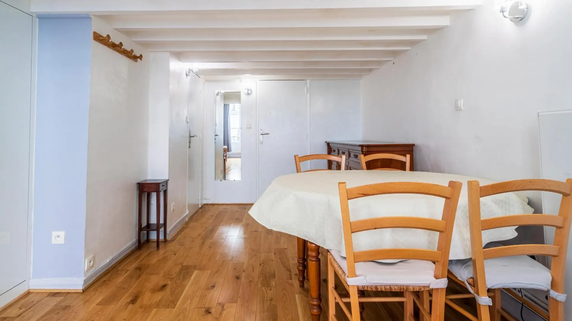 Louvre Chatelet Paris Apartment
