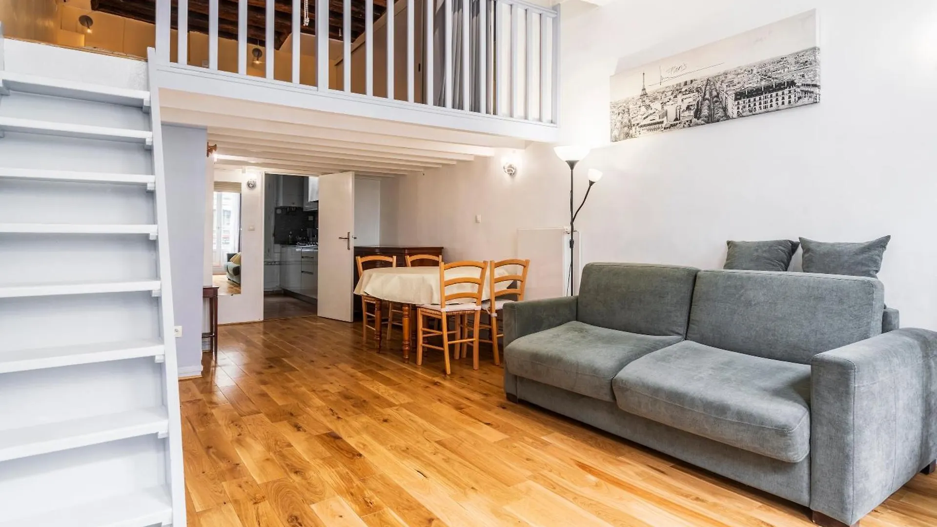 Apartment Louvre Chatelet Paris France